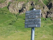 16 Ci abbassiamo al Piano dell'acqua nera (1780 m)